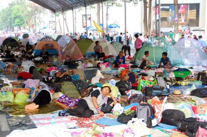 Müde Protestanten am Siam-Square